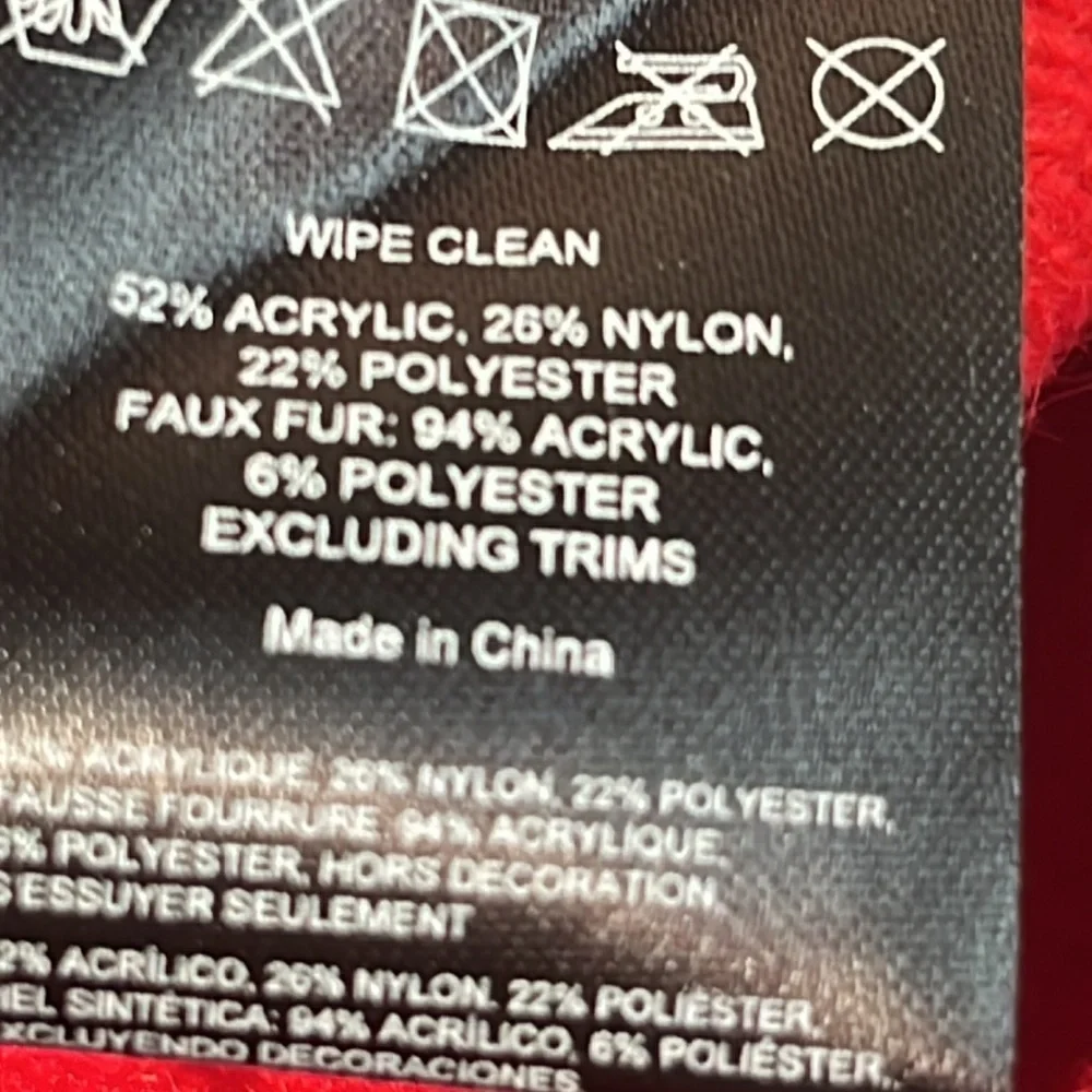 PIA ROSSINI NWT Silver Stud Faux Fur Red Pompom Ribbed Knit Fall/Winter Beanie - Picture 3 of 8